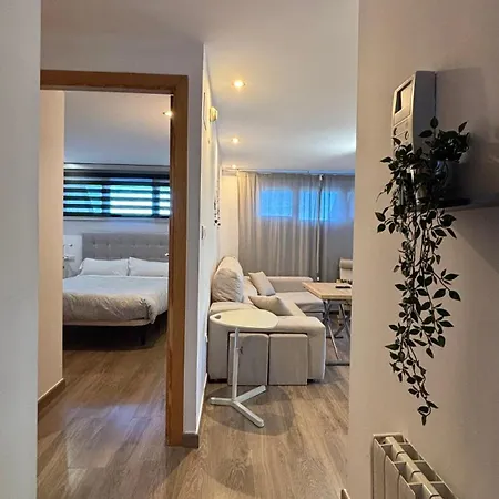 House 2 Wifi Y Parking